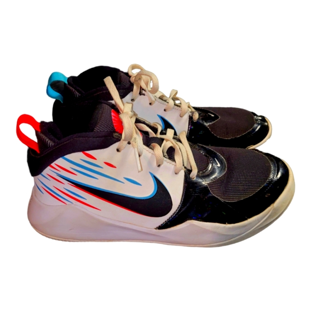 Girls Nike shoes size 5 Youth